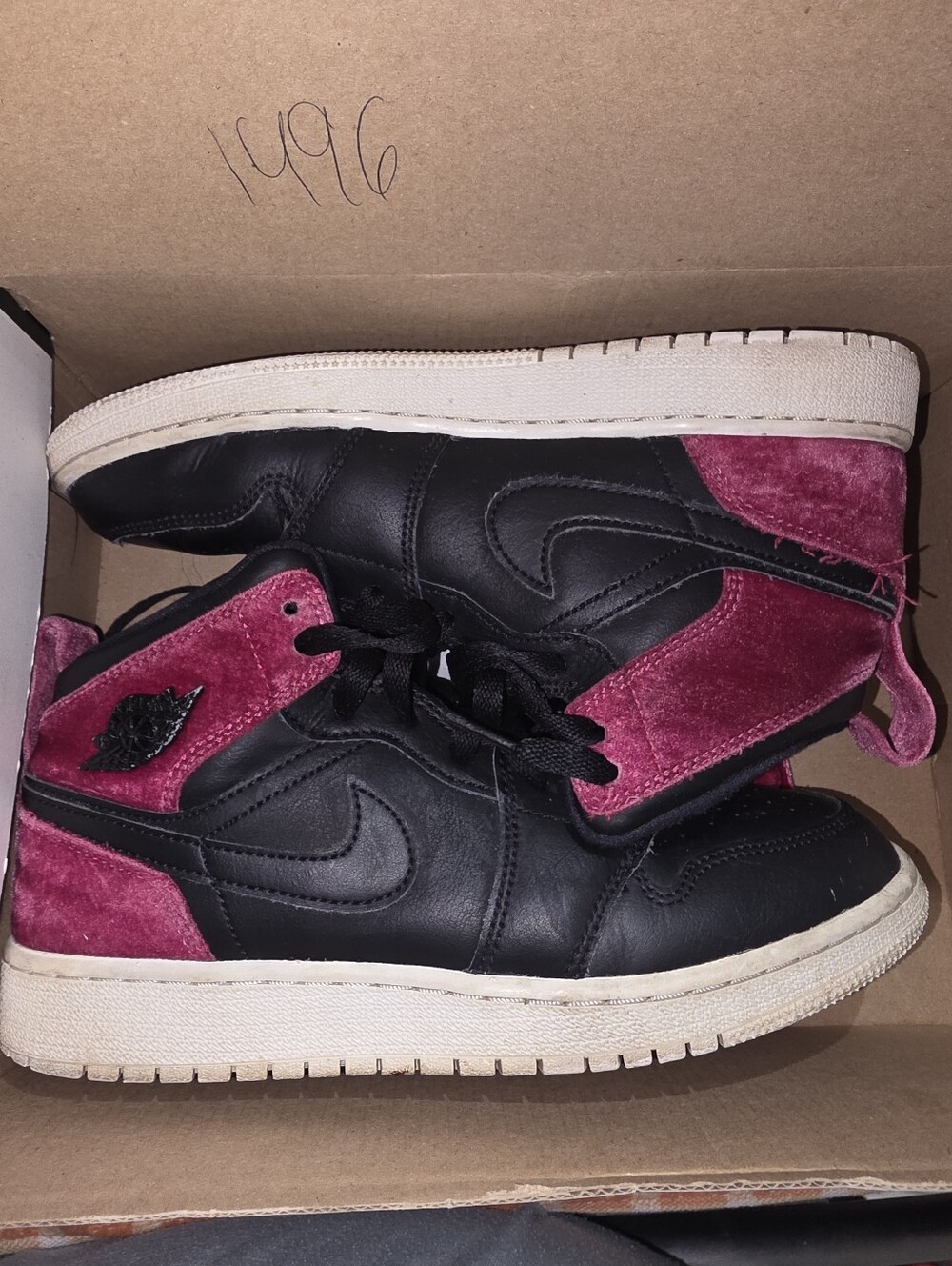 Air Jordan 1 Mid Bow sneakers